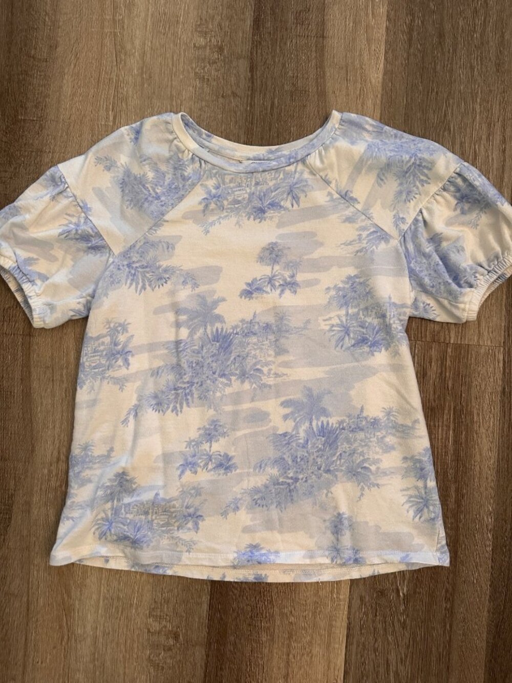 Crown and Ivy blue and white floral tropical shirt size s